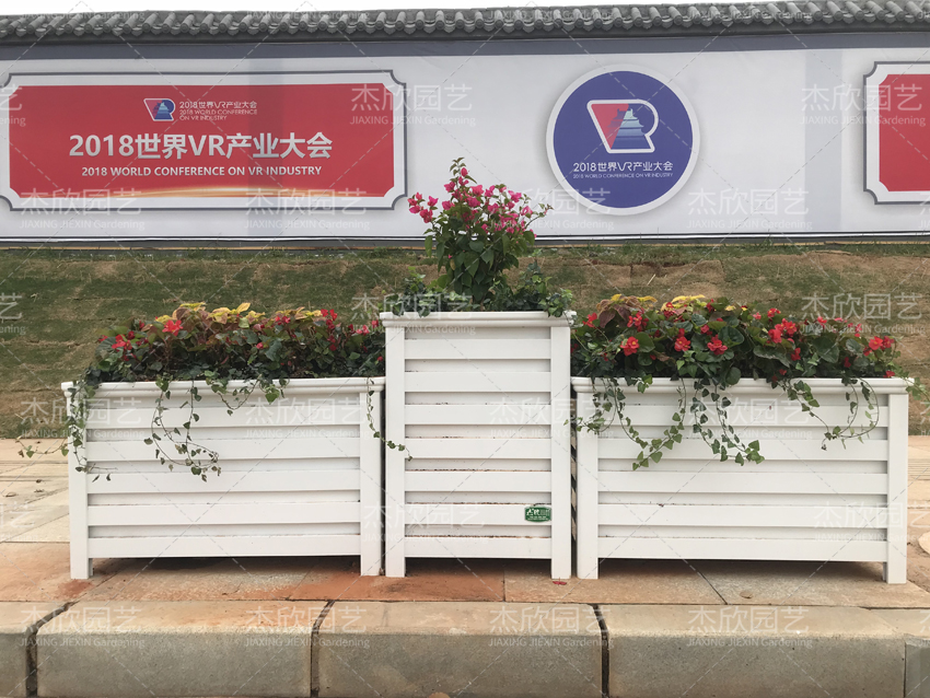 仿木花箱和木質(zhì)花箱有什么不同？