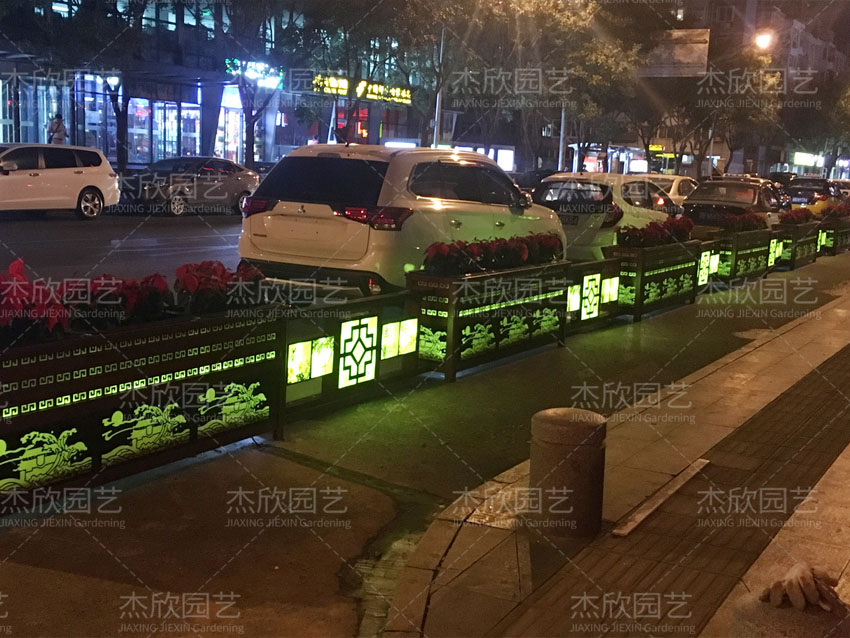 這款道路花箱，不僅美觀還能亮化