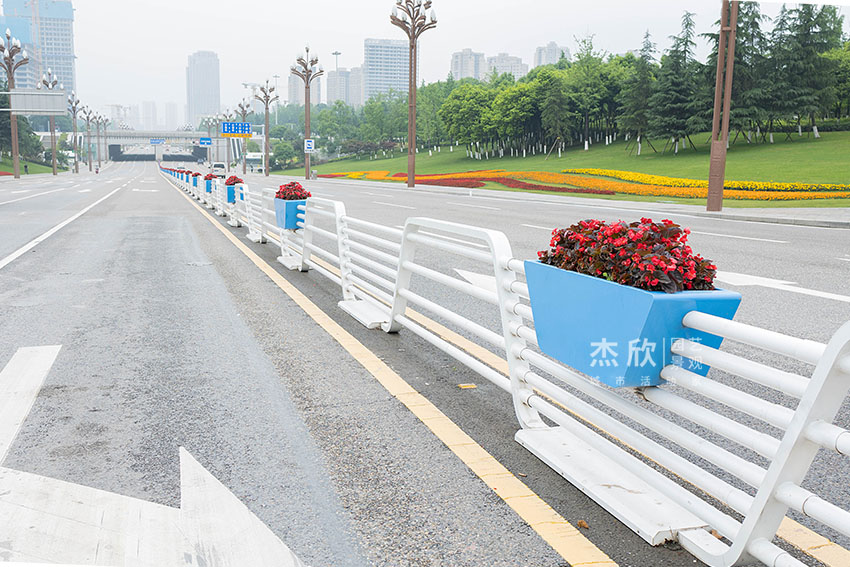 為什么花箱式隔離帶在市政大量使用？